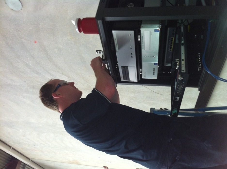 Casalite Electrics Pic 1 - Nigel installingterminating optic fibre