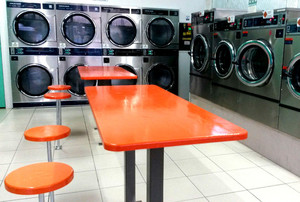 Snap Laundromat Paddington Pic 2 - Terrific waiting area with tables stools Use the Free WiFi