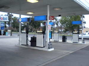 Mobil Thru-Way Service Station Pic 3