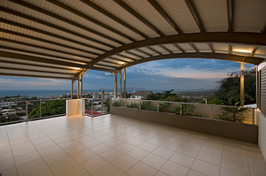 REEVES CONSTRUCTIONS (QLD) PTY LTD Pic 5 - Taking advantage of the views from Castle Hill