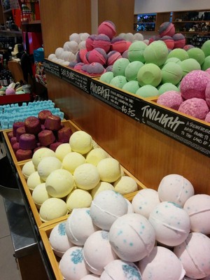 Lush Fresh Handmade Cosmetics Melbourne Pic 3