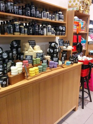 Lush Fresh Handmade Cosmetics Melbourne Pic 5