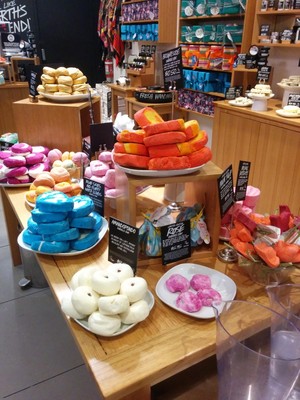 Lush Fresh Handmade Cosmetics Melbourne Pic 4