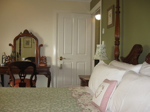 Elindale House Bed & Breakfast Pic 5 - Green Room