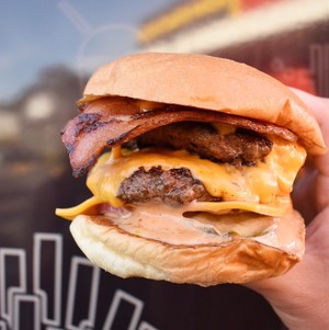 Chucks Burgers Pic 4