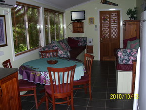 Tara Spa Apartments Pic 4 - apartment 3 dininglounge area