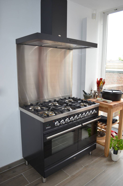 Professional Oven Cleaning & Carpets Pic 1