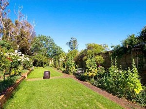 Taradale House Wines Pic 2 - The famous walled rose garden at Taradale House