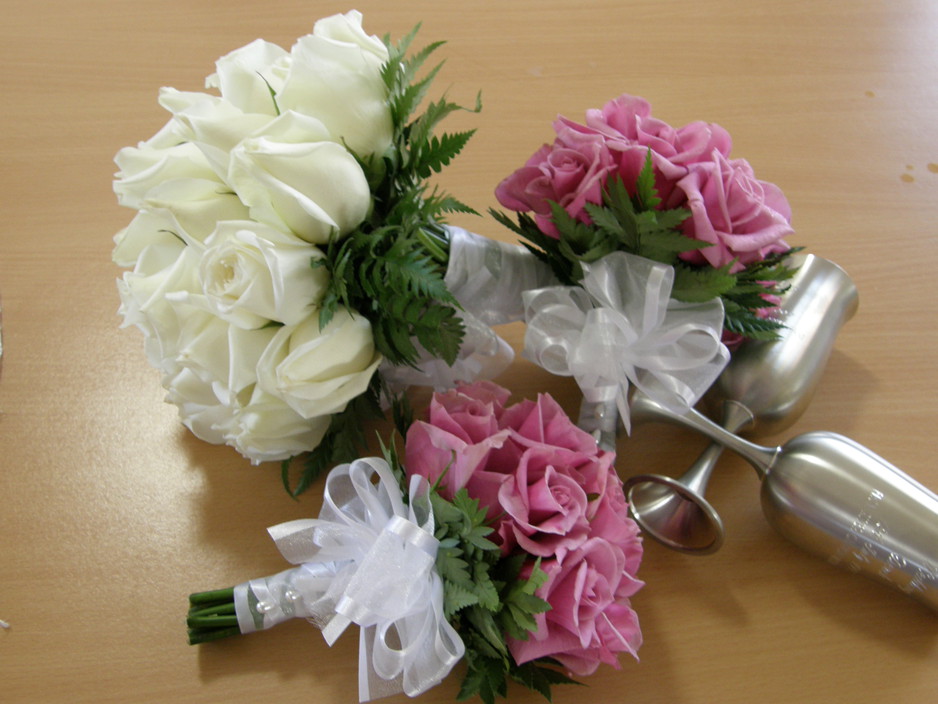 Glosh Floral Design - Wedding flowers Pic 1