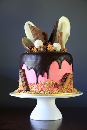 Luna Cakes Pic 4 - butter cake Nutella overloaded drip cake