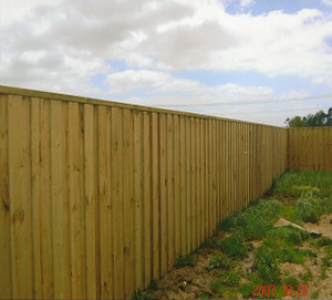 Hobbs Fencing Pic 3 - paling lapped capped