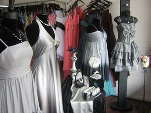 Curtsy Bridal Salon Pic 3