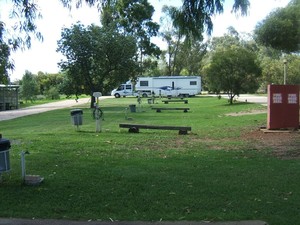 Peak Hill Caravan Park Pic 4 - Lawn drive through site for rigs up to 16 metres