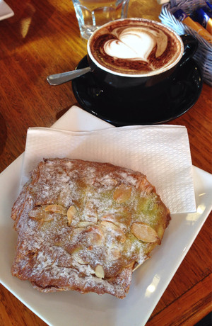 La Tropezienne Pic 5 - Chocolate pistachio croissant