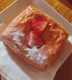 La Tropezienne Pic 4 - Strawberry danish