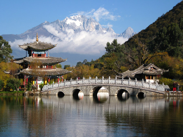 LetsdoChina.com Pic 1 - black dragon pond in lijiang