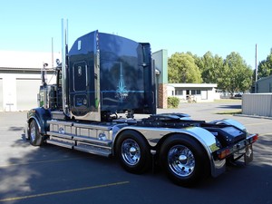 Armoury Group Pic 3 - Hogebuilt Tandem Fenders on a Kenworth T908