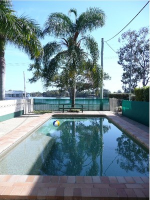 River Retreat Caravan Park Pic 3 - Pool area