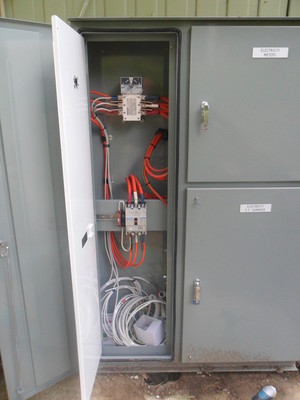 RD  Electrics Pic 2 - 3 phase Generator change over switch