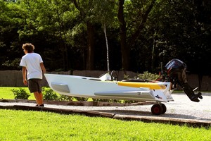 Marinekart Australia / New Zealand Pic 2 - Easily launched from the shoreline with a simple dolly wheel