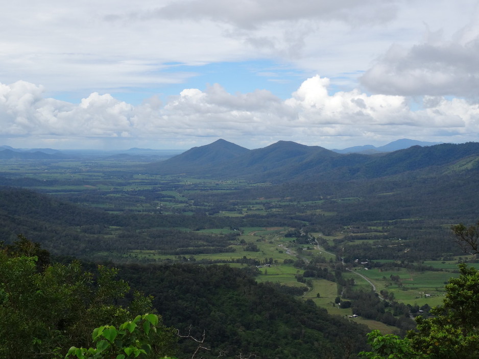 Eungella Mountain Edge Pic 1 - Pioneer Valley views