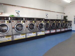 San Mateo Laundromat Pic 4 - After the Dec 2021 renovations 4 x Jumbo 20 kg washers 4 x Mega 15 kg washers 3 x Large 10 kg washers