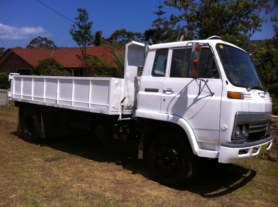 Aussie tipper and bobcat Pic 1 - 6 Tonne tipper