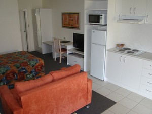 Dunsborough Central Motel Pic 4 - Deluxe Spa Suite