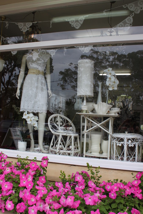 Robin's Nest Vintage Pic 1 - Shop front