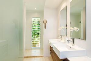 Renovation Angel Noosa Pic 4 - Ensuite Clean and light