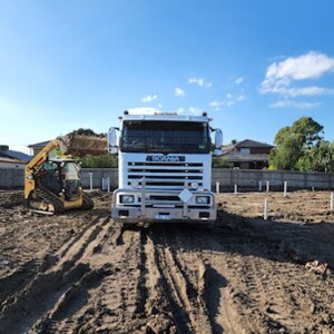 Bob's Earthmoving Pic 4