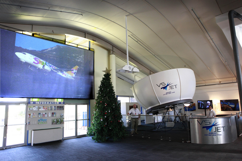 VS Jet Full Motion Flight Simulator Pic 2 - The foyer and simulator