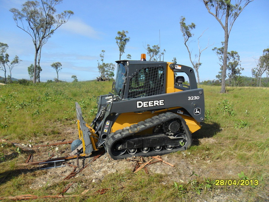 BAT PLANT HIRE Pic 1