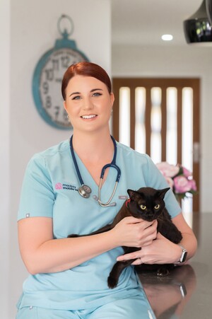 Mackay Mobile Vets Pic 4 - Dr Lisa with Ernie the cheeky Burmese cat