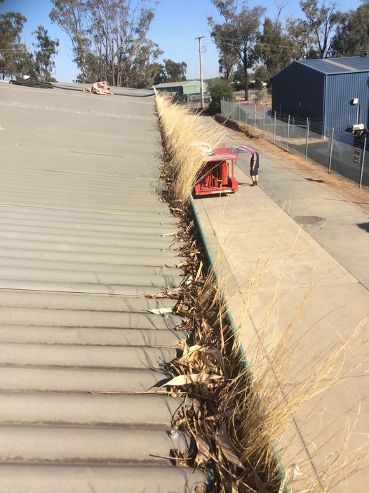 Gutter-Vac Bendigo Pic 1 - Before