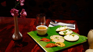 Pandus (Indo Chinese) Restaurant Pic 5 - Fluffy Idli with 4 yummy chutney and delicious sambar