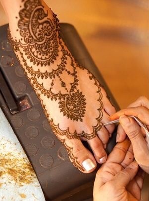 Indian Henna Artist Pic 5