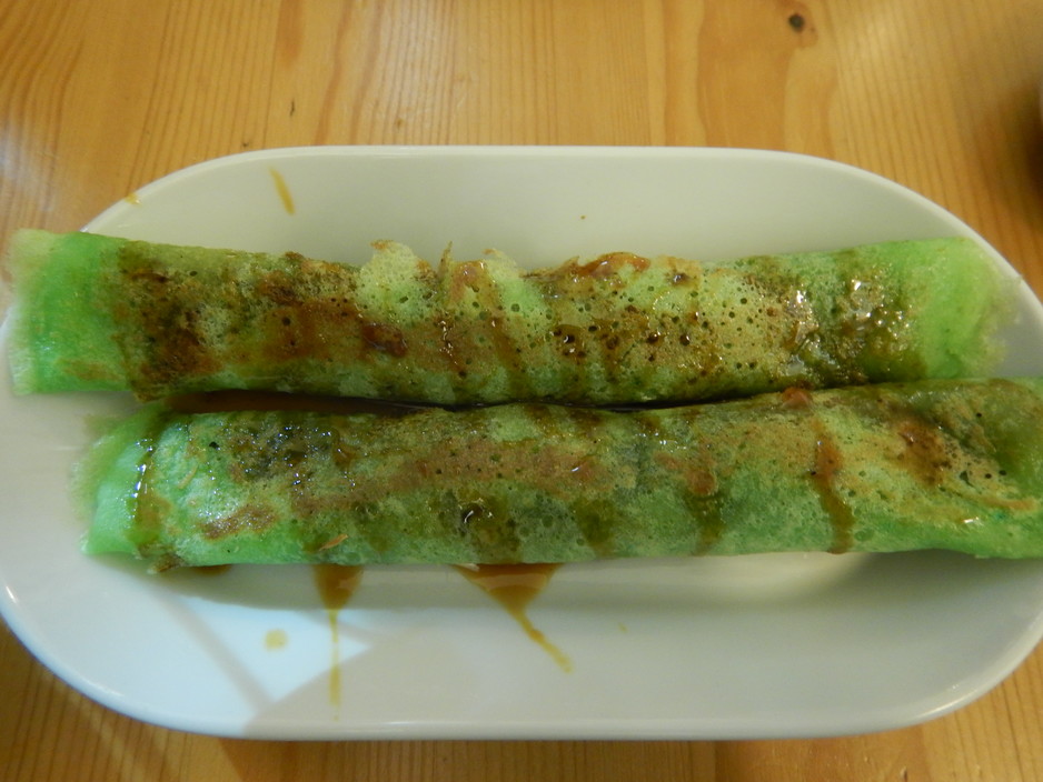 Mamaku Pic 2 - Dessert Dadar Gulung pandan pancakes with coconut filling