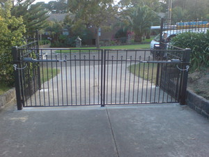 Gates R Us Pic 4 - steel swing gates with or with out automatics