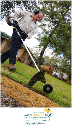 Kevin Hinsliff Lawn Mowing & Maintenance Services Pic 3