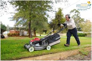 Kevin Hinsliff Lawn Mowing & Maintenance Services Pic 4