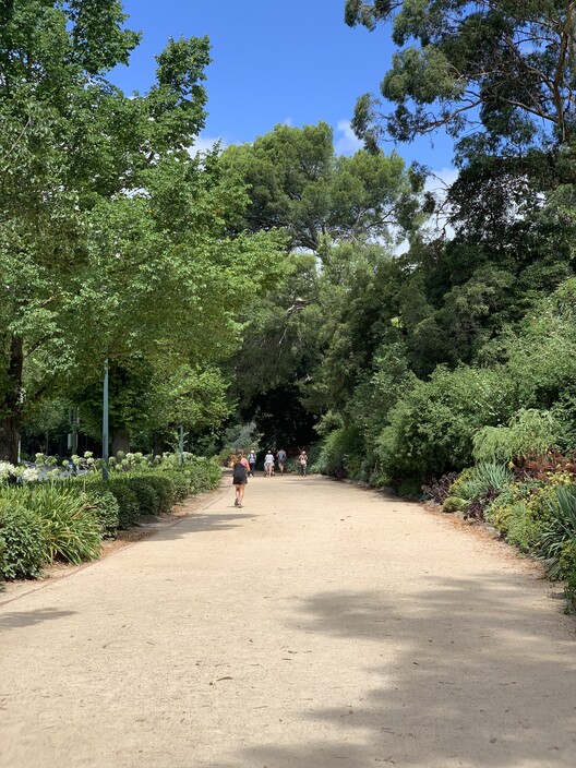 Soilbond Pic 1 - The Tan Track Royal Botanical Gardens Melbourne stabilised with Soilbond