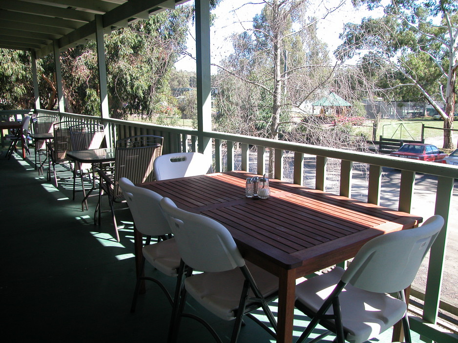 Ranges Cafe The Pic 1 - relax on our large peaceful balcony overlooking the mountains