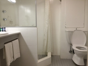 Chifley Penrith Panthers Pic 3 - Bathroom