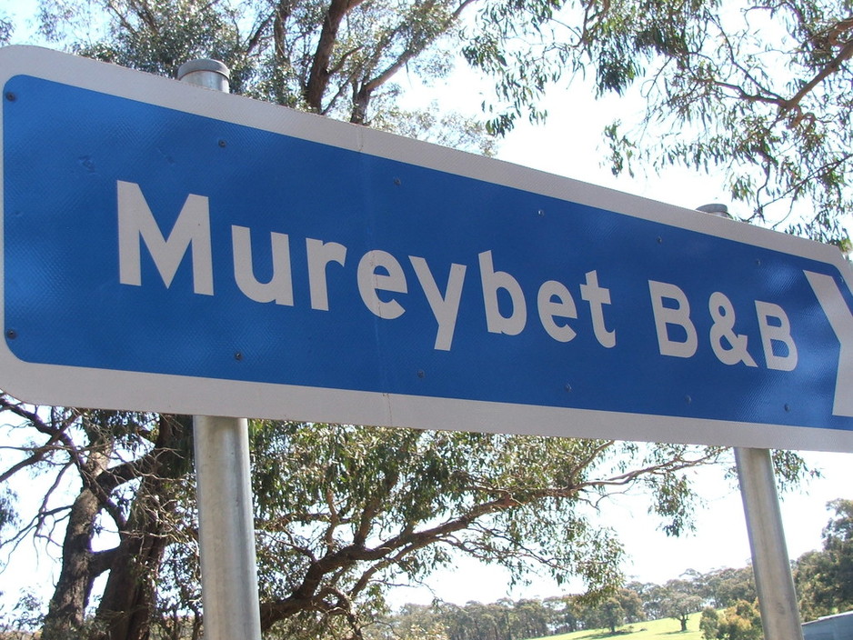 Mureybet Relaxed Country Accommodation Pic 1 - Signage to a serene sojourn