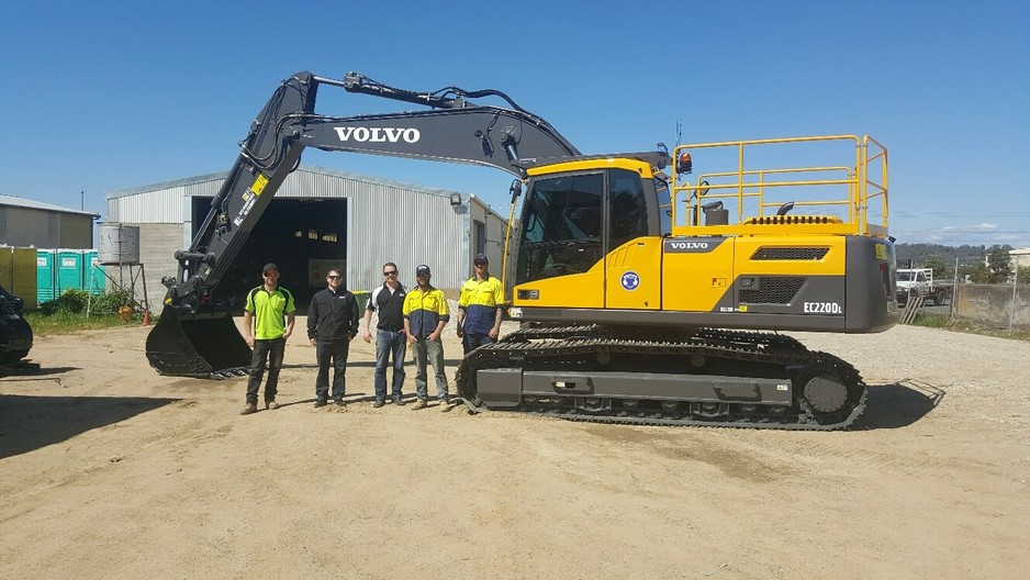 Fuge Earthworks Pty Ltd Pic 1 - Volvo EC220DL Excavator