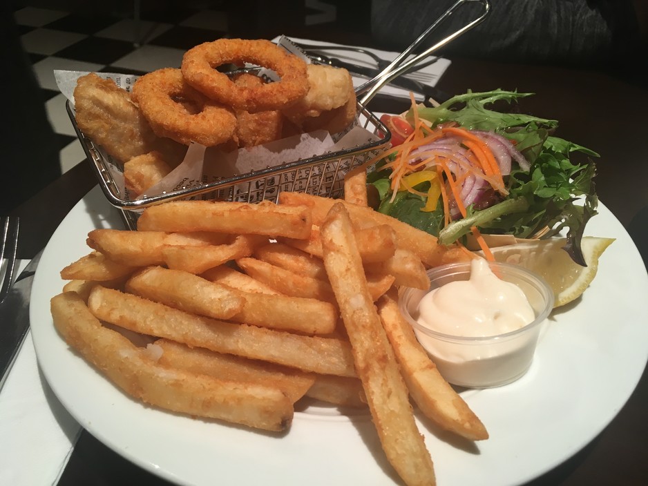 Harlequin Jack Pic 1 - fishermans basket Good chips