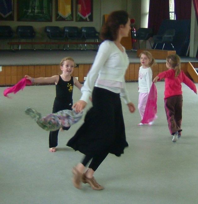 JLDance Pic 1 - young beginners learn ballet