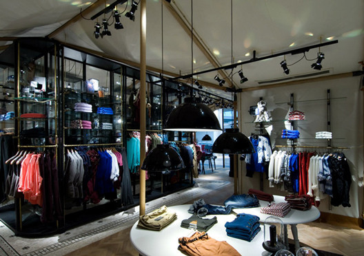 Scotch & Soda Carindale Pic 1