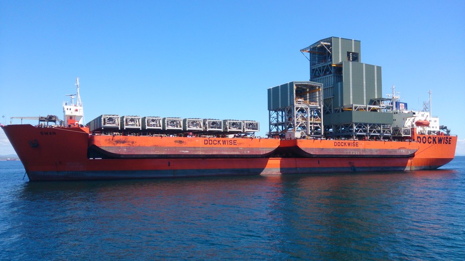 Aquamarine (Aust) Pty Ltd Pic 2 - Semi Sub Ship Foat On China 2 x Floating Super Pallets with Project Cargo 2500 t Surge Bin